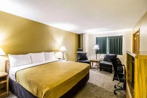 Econo Lodge - Image 5
