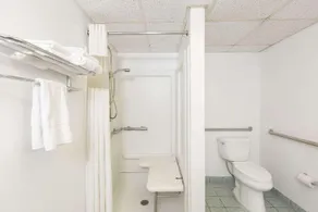 Travelodge by Wyndham Great Bend - Image 5