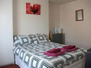 Three Tuns Hotel - Image 5