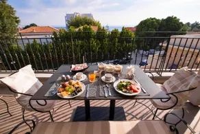 Neikos Mediterraneo Luxury Suites - Image 2