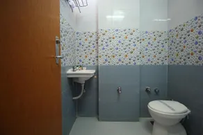FabHotel Siddharth Inn - Nr. Siddharth Bunglows - Image 2