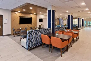 Holiday Inn Express Columbus Northeast - Image 4