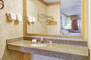 Days Inn & Suites by Wyndham Monroe - Image 5