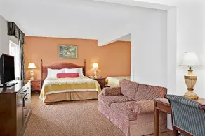Torrance Inn & Suites - Image 5