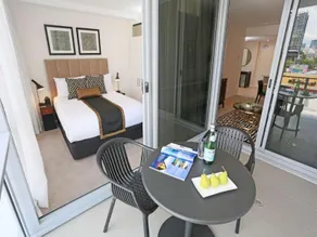 Alex Perry Hotel & Apartments - Image 3