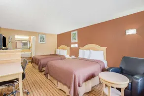 Days Inn by Wyndham Columbus Tryon - Image 5
