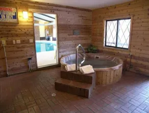 Bavarian Haus Lakefront Inn - Image 3
