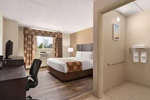 Days Inn by Wyndham Airport/Maine Mall - Image 5