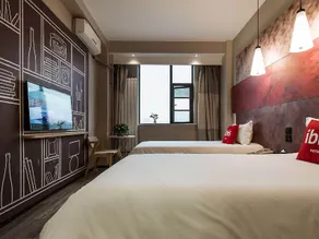Hotel ibis Luoyang Railway Station - Image 2