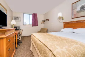 Super 8 by Wyndham Fargo/I-29/West Acres Mall - Image 3