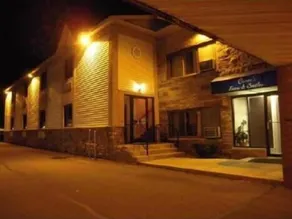 Golden Circle Inn & Suites - Image 4