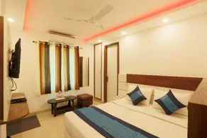 Hotel Sky View-- Near IGI Airport Terminal3 - Image 2
