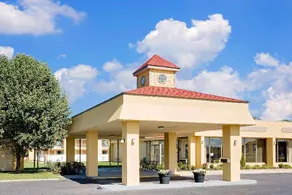 Days Inn by Wyndham Easton - Image 2