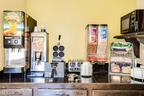 Coastal Inn & Suites - Wilmington - Image 2