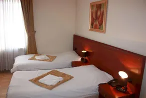 Corner House - Image 5