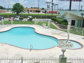 Americas Best Value Inn Beaumont - Image 5