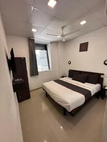 Oyo 42609 Townhouse Gokul Solitaire VIP Road - Image 5