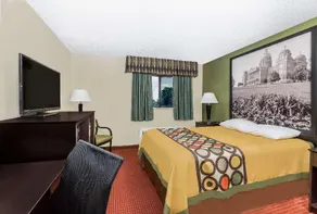 Super 8 by Wyndham Grinnell IA - Image 4