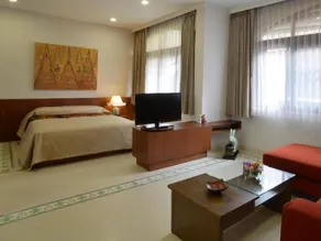 The Golden Wells Residence - Image 3