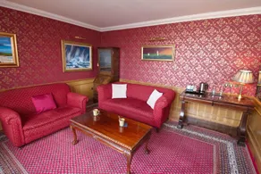 Lynnfield Hotel & Restaurant - Image 2
