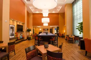 Hampton Inn & Suites Huntsville - Image 4