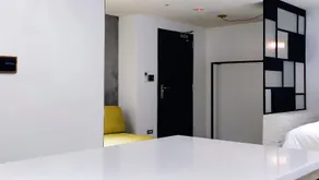 Chill Roof Hotel - Image 3