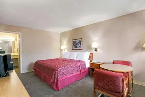 Days Inn by Wyndham Joelton/Nashville - Image 2