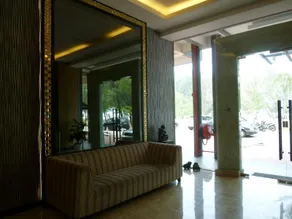 Waterfront Boutique Hotel - Image 2