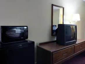 Americas Best Value Inn And Suites Greenville - Image 4