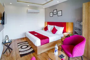 Saltstayz Hotel Huda City Center - Image 5