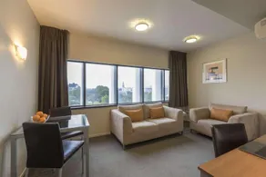 Quality Suites Central Square - Image 2