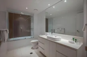 Hilton Surfers Paradise Hotel & Residences - Image 5