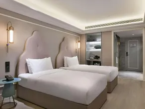 Mercure Chengdu Jiuyanqiao -City Walk to Chunxi Road - Image 3