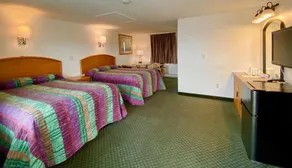 Americas Best Value Inn & Suites-Hyannis/Cape Cod - Image 4