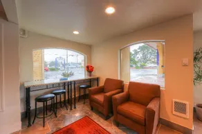 Newport Inn By OYO - Hwy 101 - Image 5