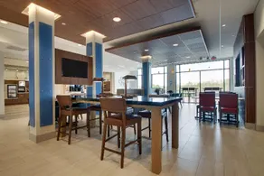 Holiday Inn Express & Suites Elizabethtown North - Image 3