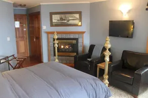 A Snug Harbour Inn - Image 2