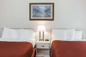 Howard Johnson by Wyndham Marina at Monterey Bay - Image 3