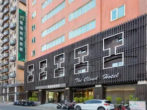 The Young Hotel - Image 5