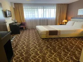 The Grand Campbell Hotel by ZEN Rooms - Image 5