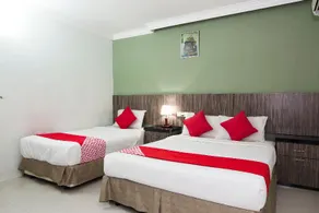 Super 443 Crystal City Hotel - Image 3