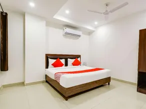 Oyo Key Rooms Tilak Nagar - Image 4