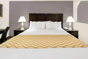 Travelodge By Wyndham Norman - Image 4
