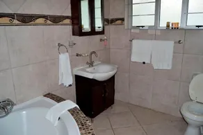 Ya Rena Guest House - Image 3