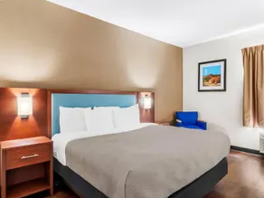 Econo Lodge Laredo - Image 2