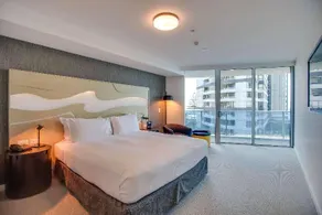 Hilton Surfers Paradise Hotel & Residences - Image 3