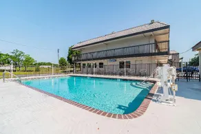 Masters Inn - Tampa Fairgrounds - Image 5