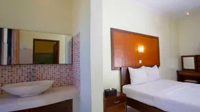 Teges Inn by OYO Rooms - Image 2