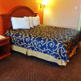 Americas Best Value Inn Forest - Image 3