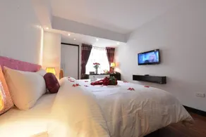 Golden Sun Suites Hotel - Image 5
